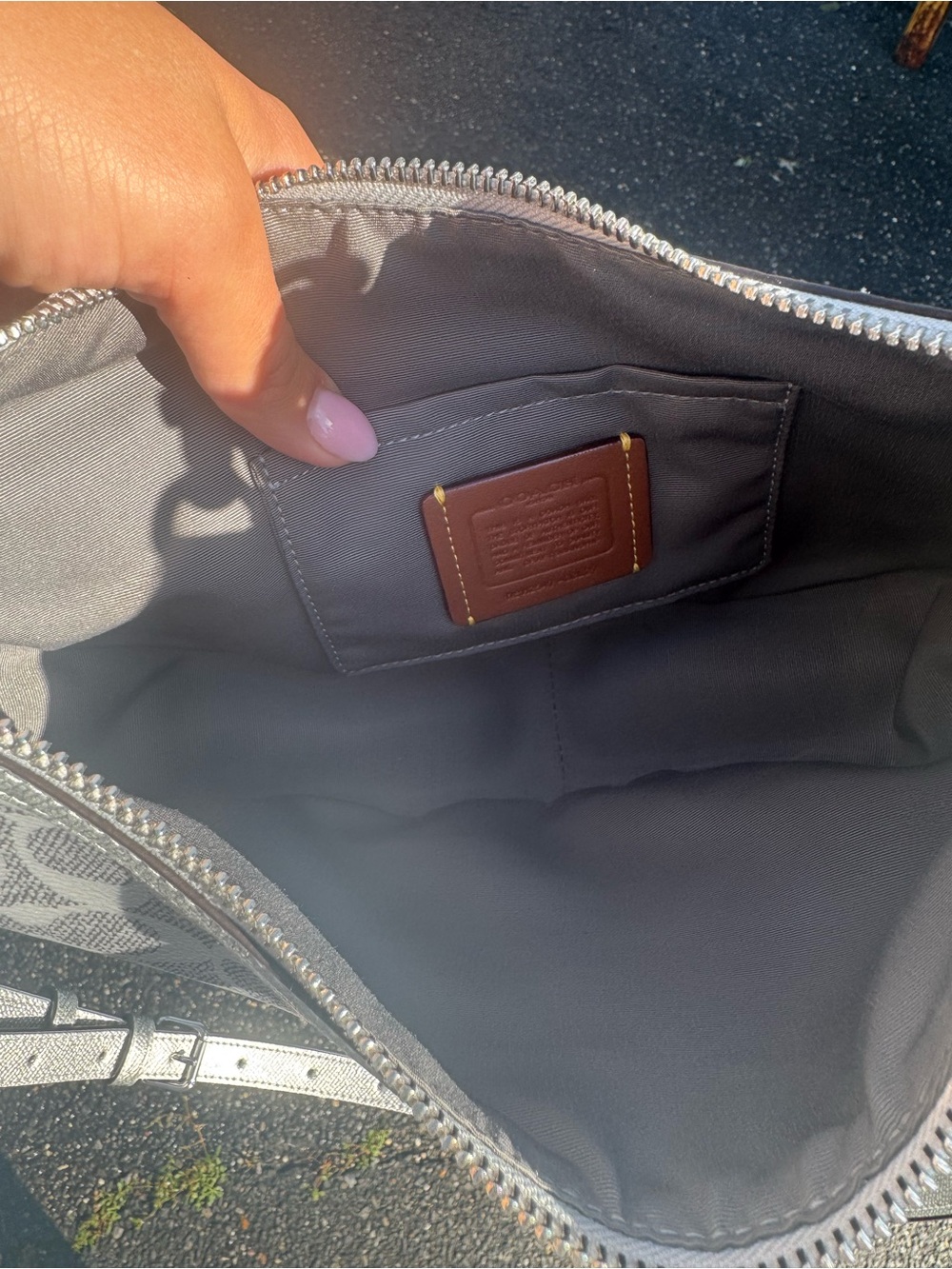 Coach Aria Shoulder Bag In Signature - Picture 4 of 4